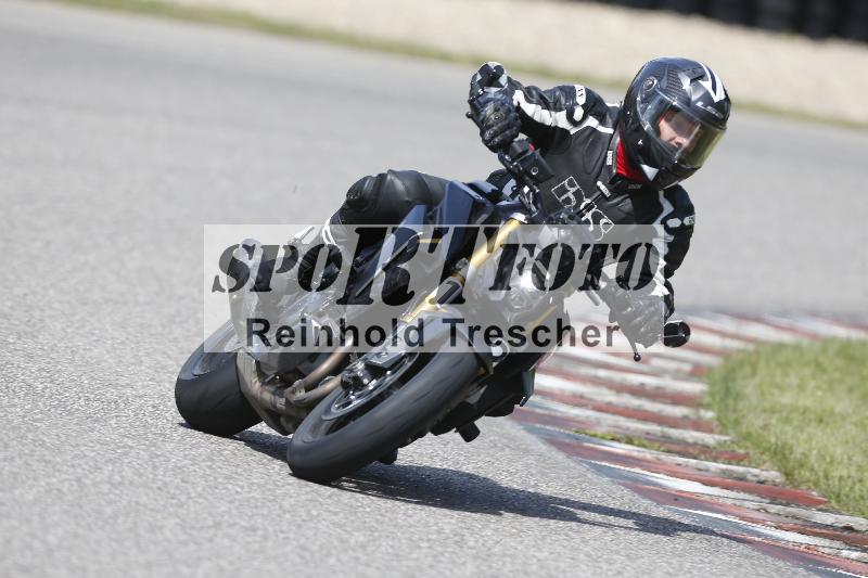 /Archiv-2025/09 22.04.2025 Cornu Master School ADR/rot-rouge/12